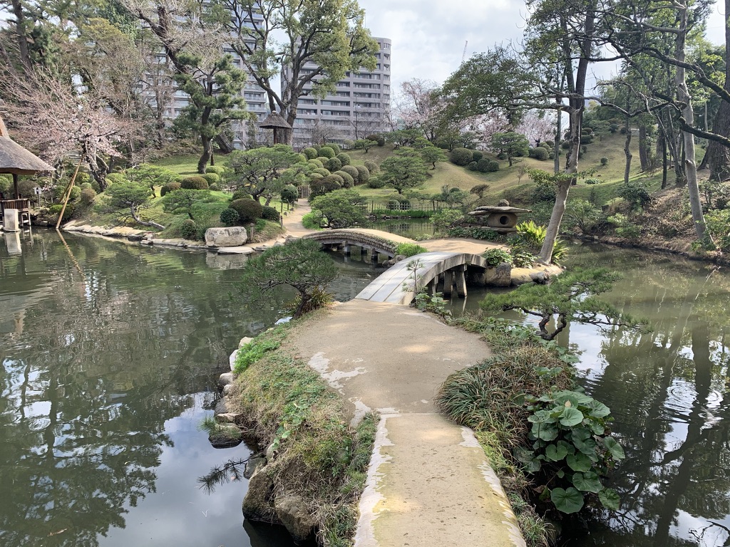 Shukkei-en, finding peace through nature in the midst of the city