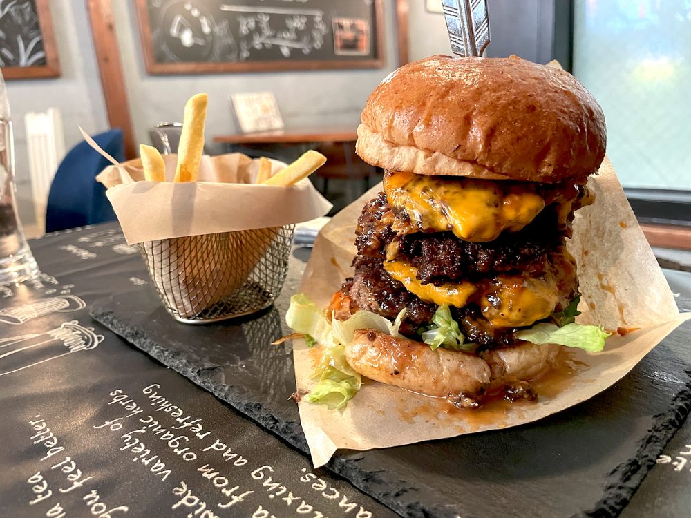 Burger Cafe Minomino – Smash Burgers & Girl Pop